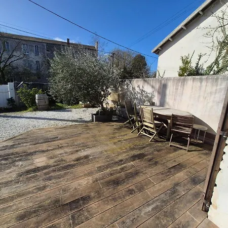 Clem, Coquette Maison, Wifi, Jardin, Parking, Barbecue *